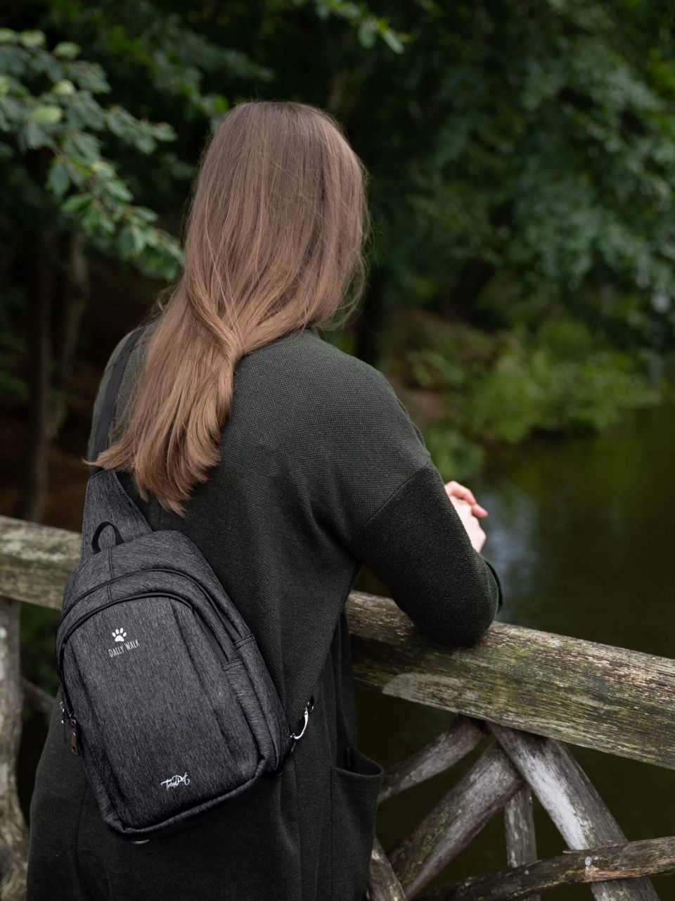 DailyWalk Crossbag Umhängetasche Perfekt für den Hundespaziergang